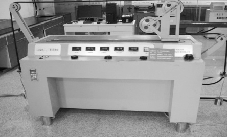 二、三輪曲撓試驗(yàn)機(jī)